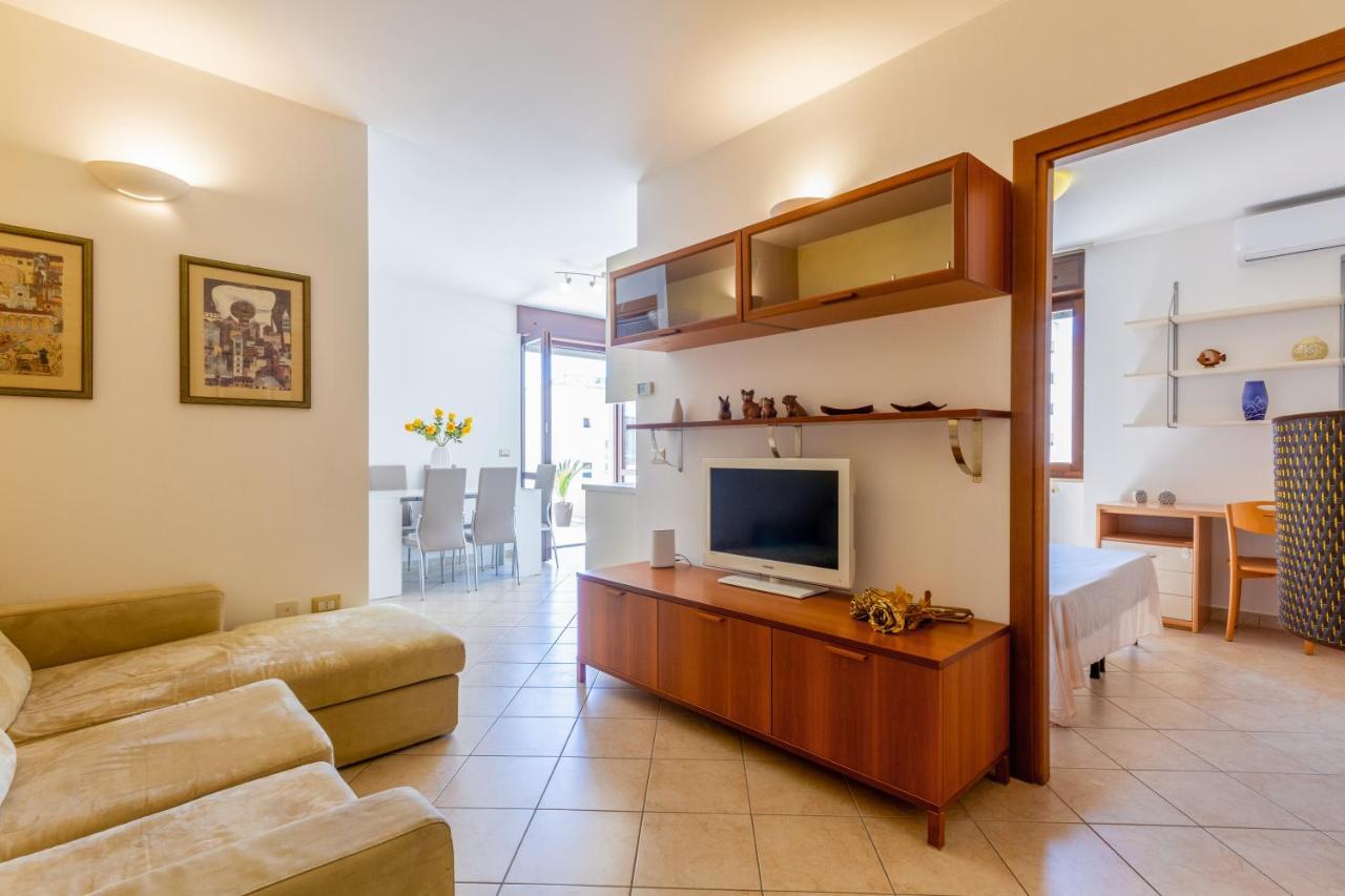 Roomy Apartment With Terrace & Parking Lecce Exterior foto