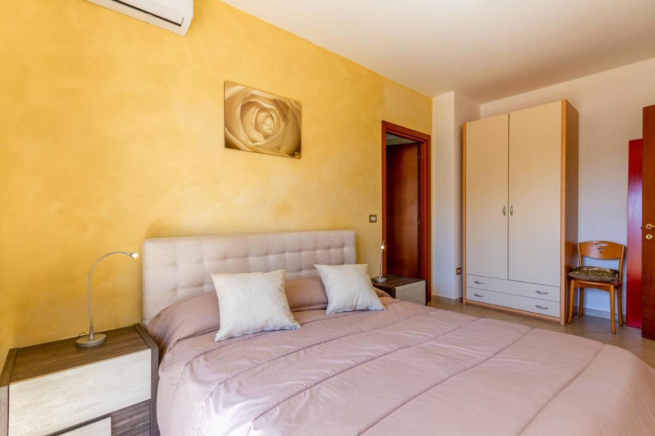Roomy Apartment With Terrace & Parking Lecce Exterior foto